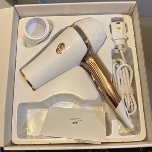 T3 Featherweight 2 Hair Dryer in Rose Gold  BRAND NEW!